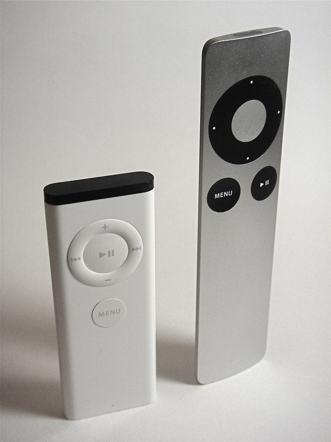 TouchNow Enables Remote Mac Gaming With Customizable Virtual Controllers — Apple Remote Compare G1 with G2 DSC08604