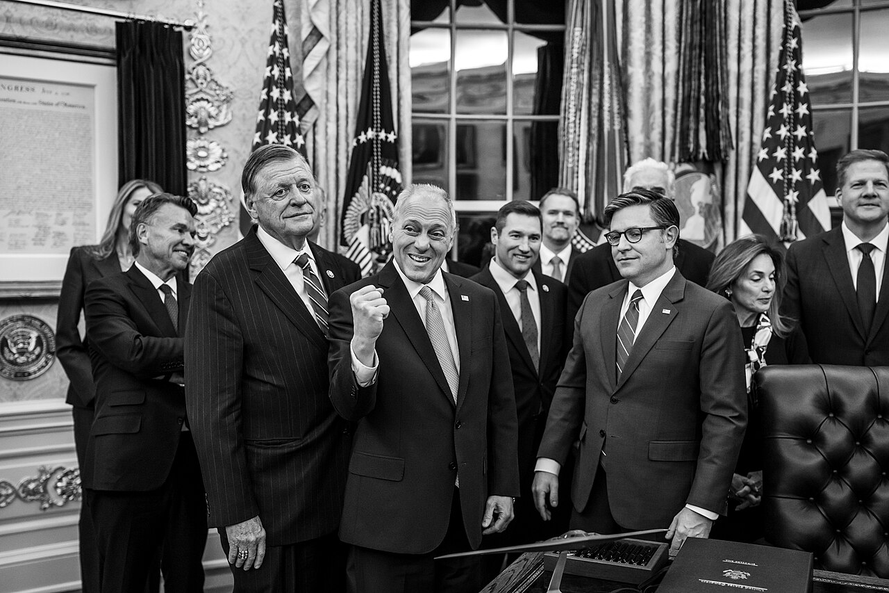 David Sacks Urges AI Labs to Stop Seeking Permission — Speaker of the House Mike Johnson, Crypto Czar David Sacks, and financial executives await the arrival of President Donald Trump in the Oval Office (54921175551)