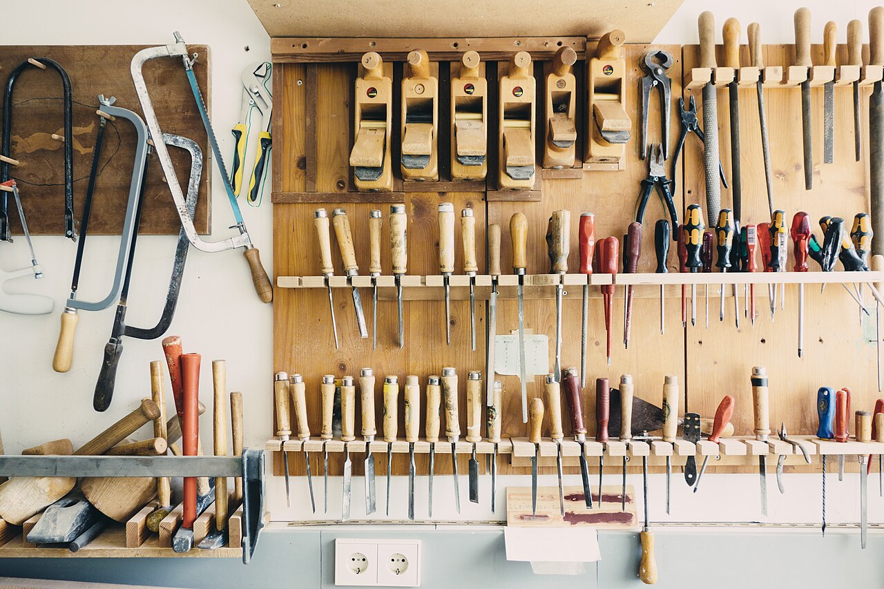 UseSources Unifies External Tools and Internal Wikis Into Single RAG Workspace — Werkstatt Werkzeuge work shop tools 690038