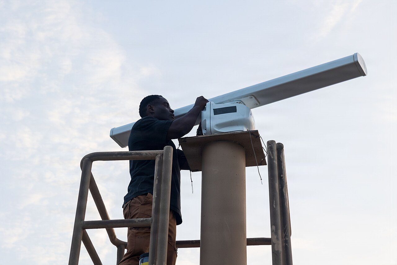 Open Radar Code Architecture Emerges on Hacker News — 11th MEU Marines Set Up an Open-Array Radar (9905699)
