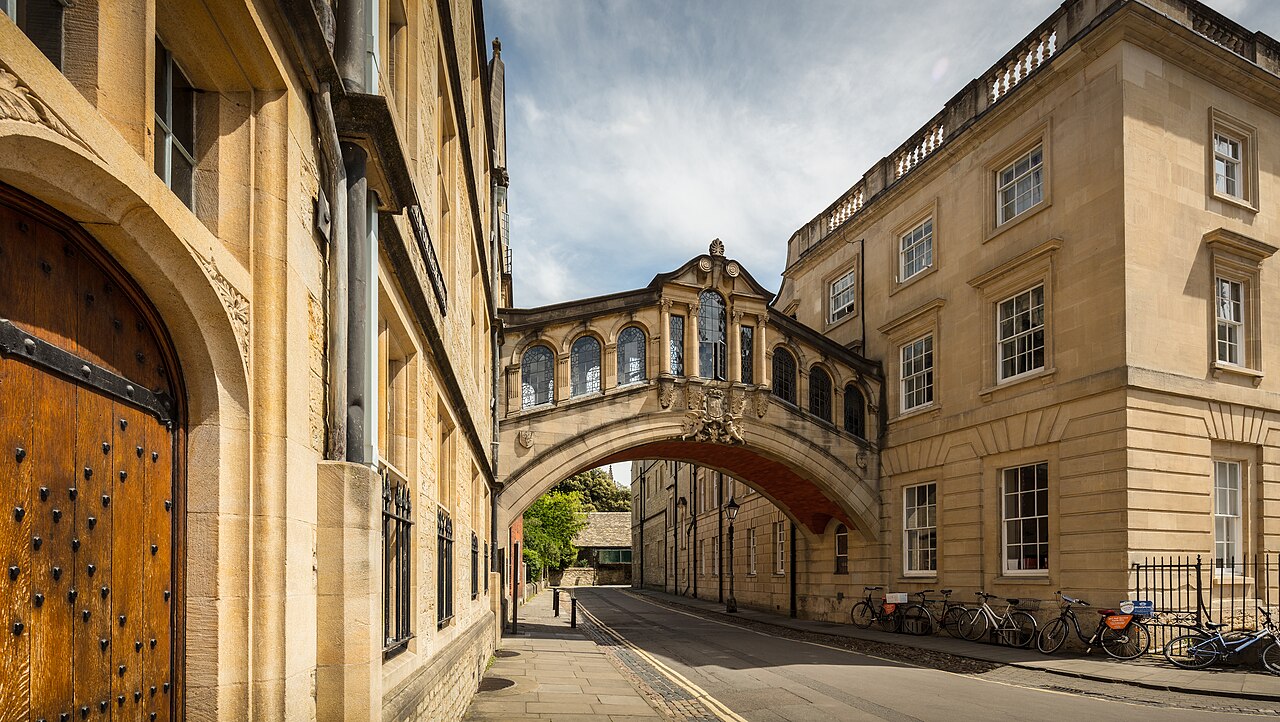 Oxford University Lets OpenAI Train AI Models on Bodleian Library — University Of Oxford The Bridge Of Sighs