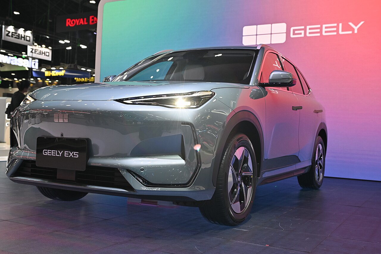 Geely’s AI Fast Charging Claims 20% Battery Life Extension — 2024 Geely EX5 3