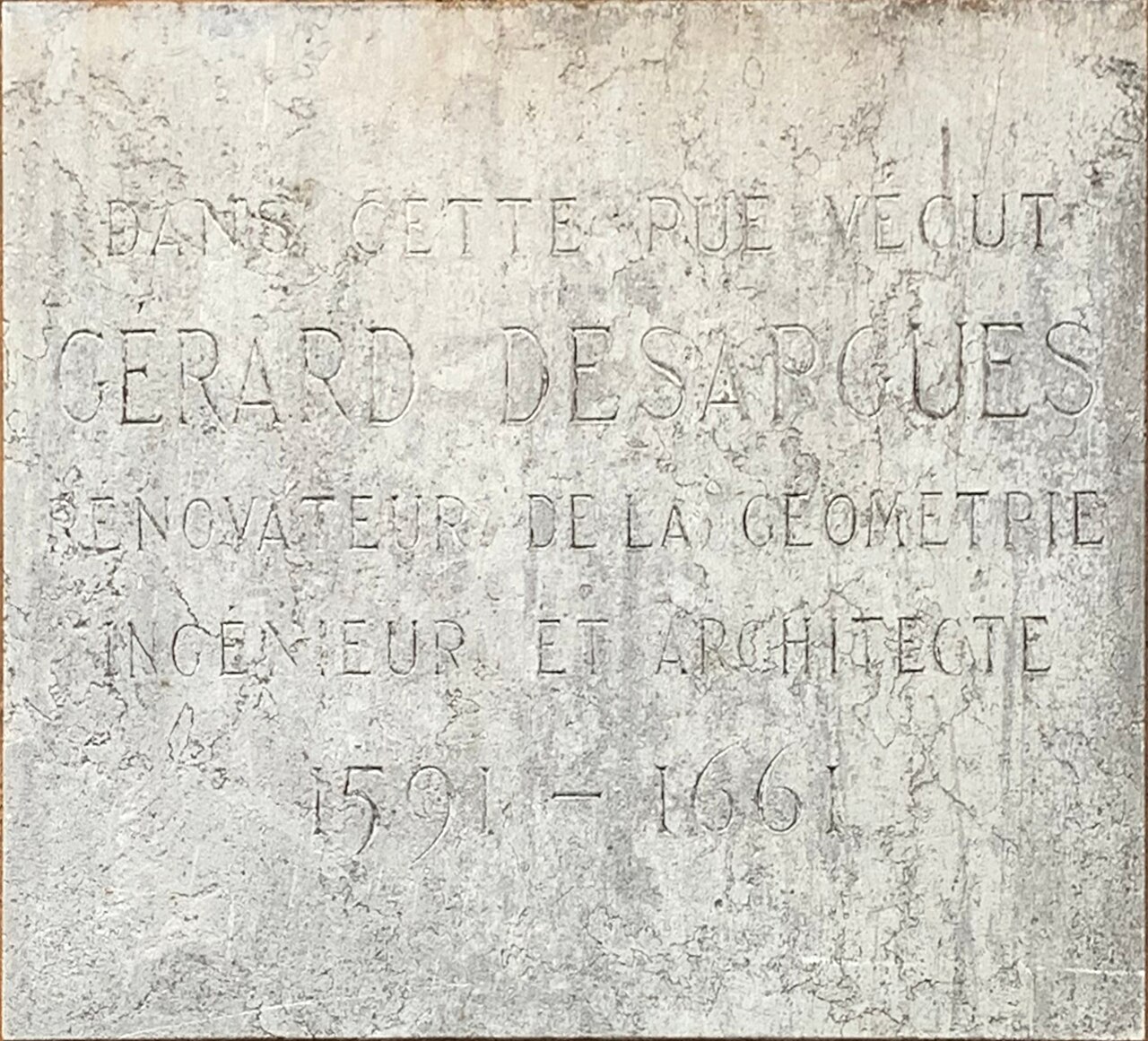Engineer Argues Fine-Tuning Facts Is Like Hardcoding Data Into Unreadable Binaries — Plaque dédiée à Gérard Desargues qui a vécu dans l'immeuble, rue des Trois-Maries à Lyon